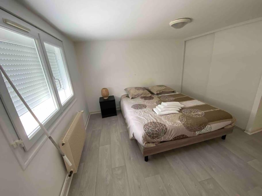 Appartement Avec Garage Et Terrasse Bourges Exterior foto